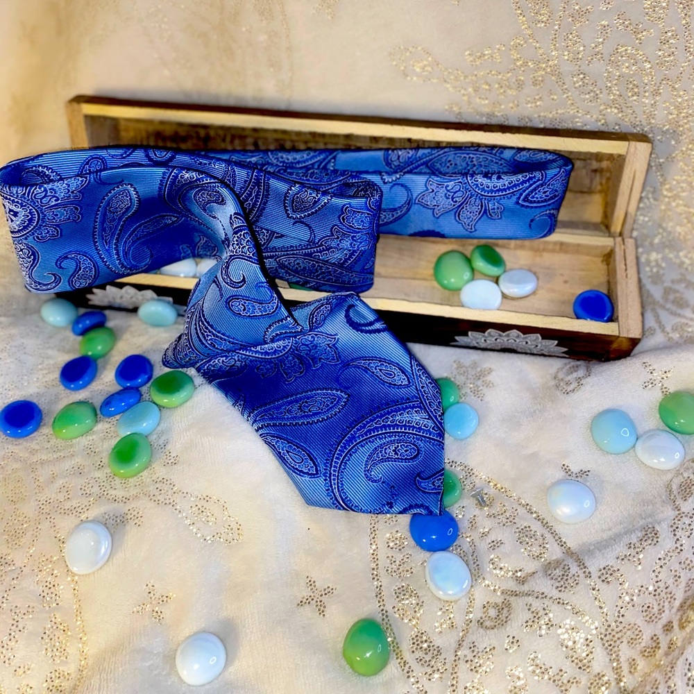 Dockers neck tie rare and radiant!